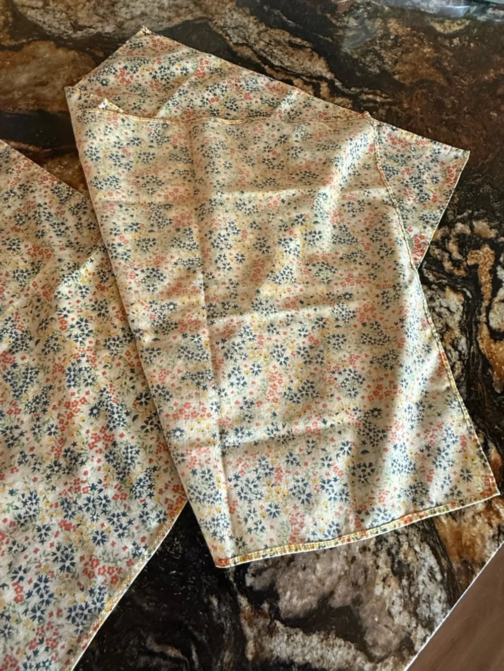 Vintage Floral Napkins Set of 4 – Cottagecore Farmhouse Calico Print - Picture 7 of 7